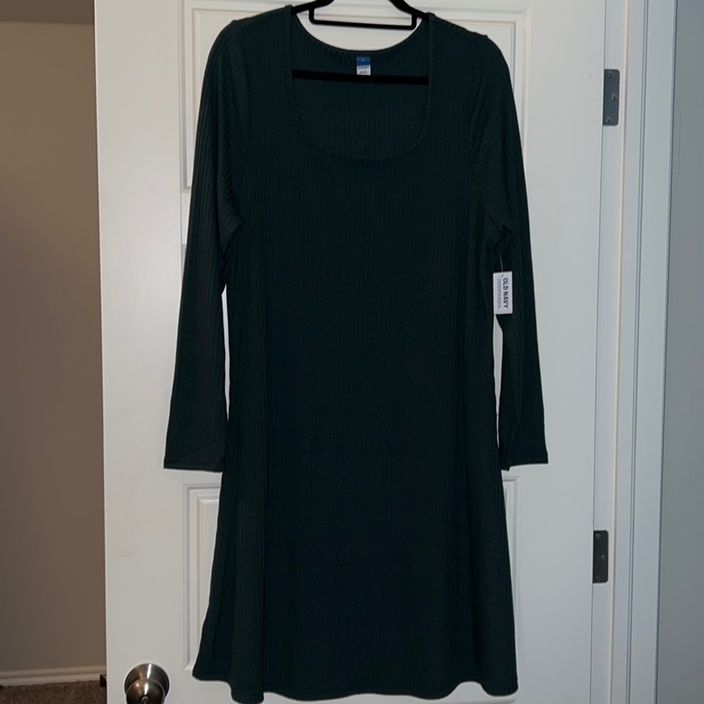 Dark green long sleeve dress. NWT. Falls inch or two above the knee on me